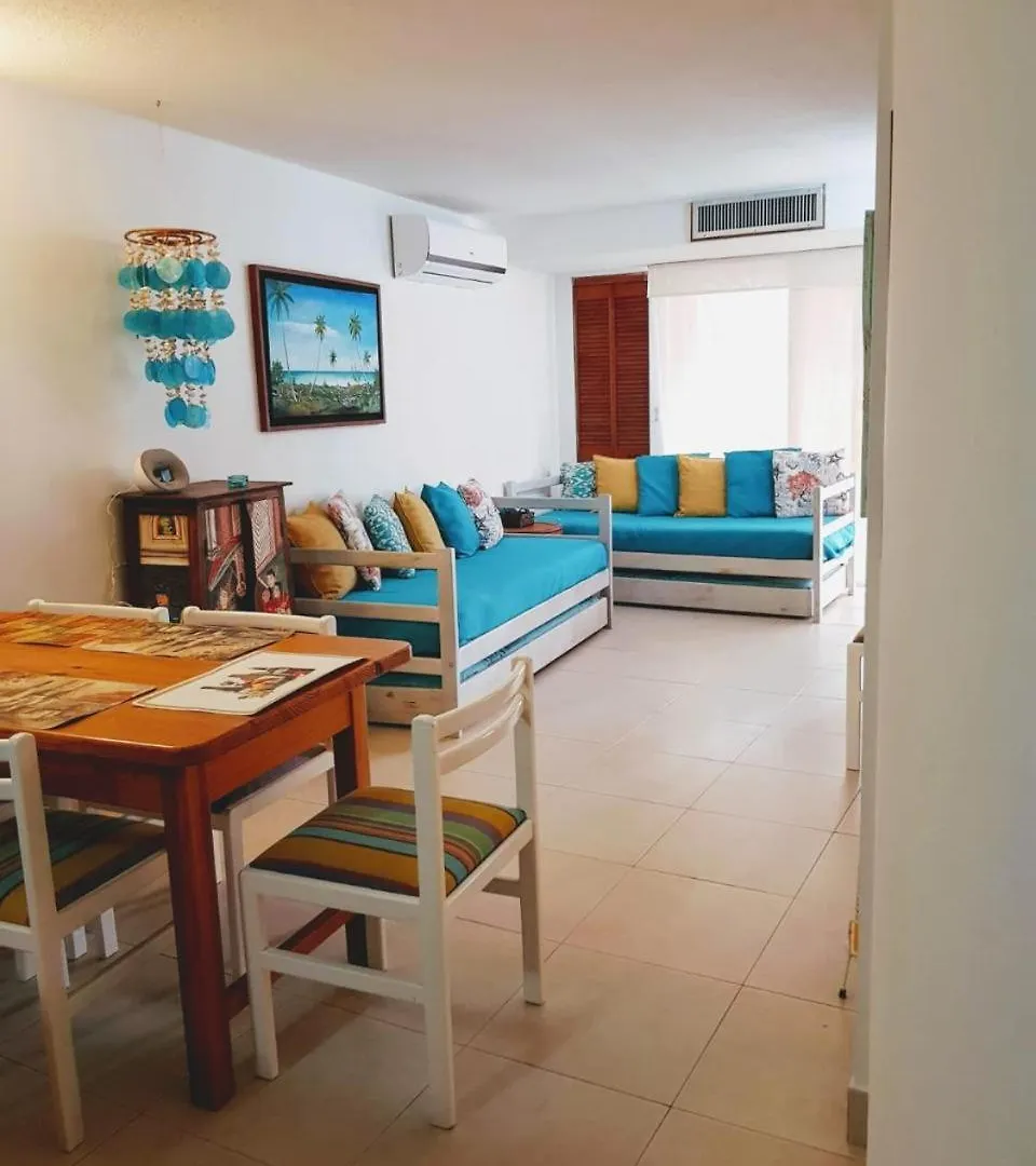 Reef Aptos 1 Cuadra De La Playa San Andrés 0*,  Kolombiya